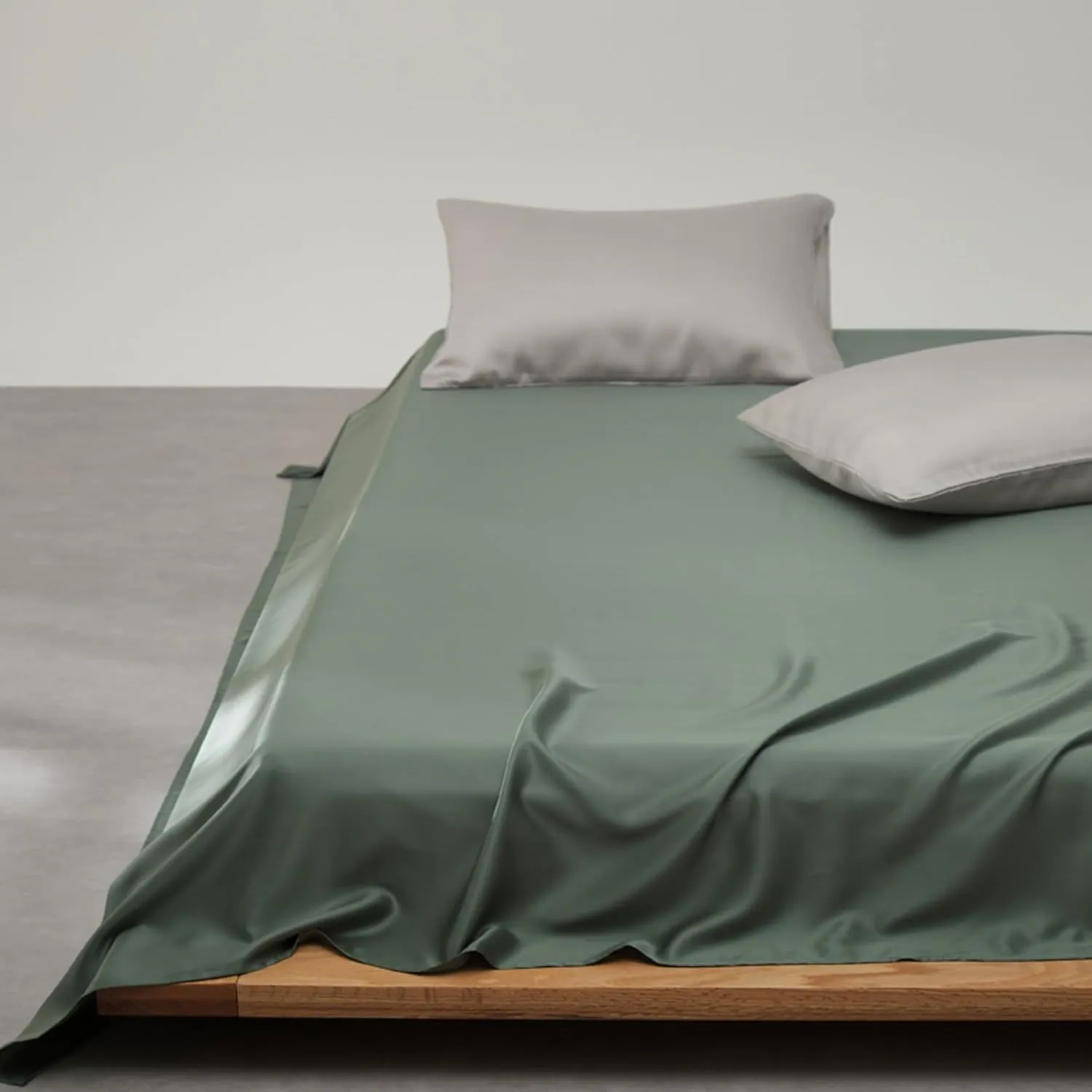 AETVRNI Luxury 3 Pieces Silky Sheet Set for Hot Sleepers, Silk Feel Polyester Sheet Set (1 Flat Sheet 2 Pillowcases), Super Soft Solid Color Bedding for Spring Summer Fall Winter,B,Twin/Twin XL