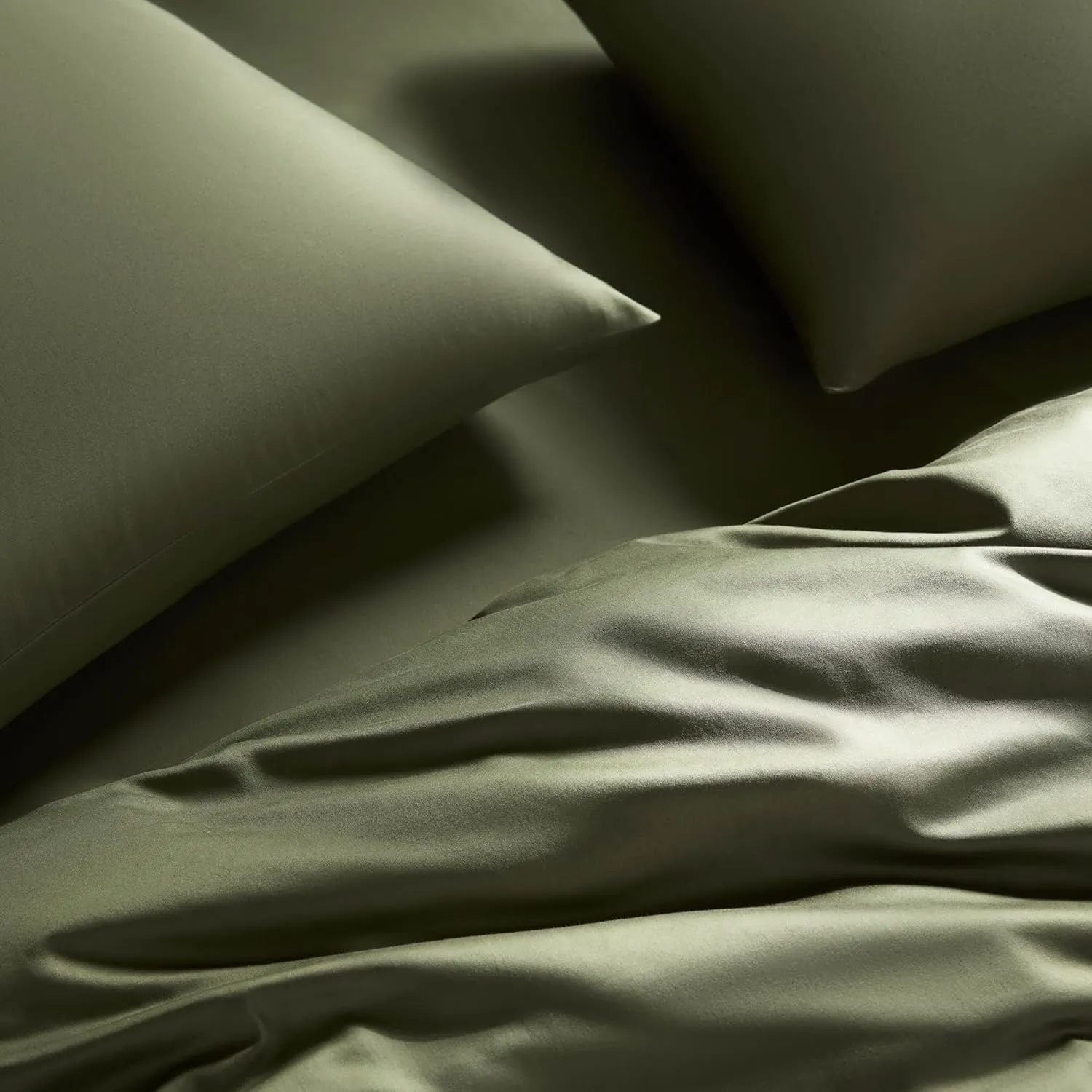 Brooklinen Luxury Sateen 4 Piece Queen Size Sheet Set in Fresh Moss - 100% Cotton Sateen Sheets - 1 Fitted Sheet, 1 Flat Sheet, 2 Pillowcases