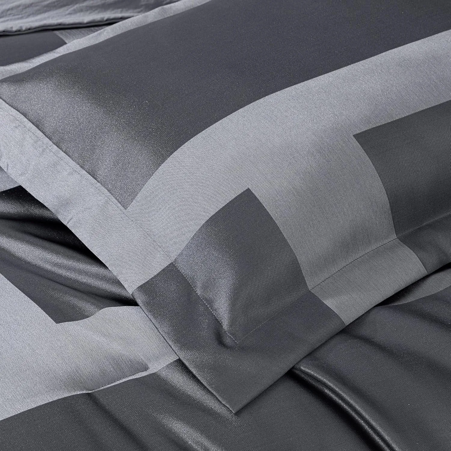 Chezmoi Collection 7-Piece Geometric Jacquard Bed in a Bag Set Queen Size - Soft Silky Lustrous Modern Gray Geometric Block Pattern Lightweight Bedding Comforter Set for All Seasons