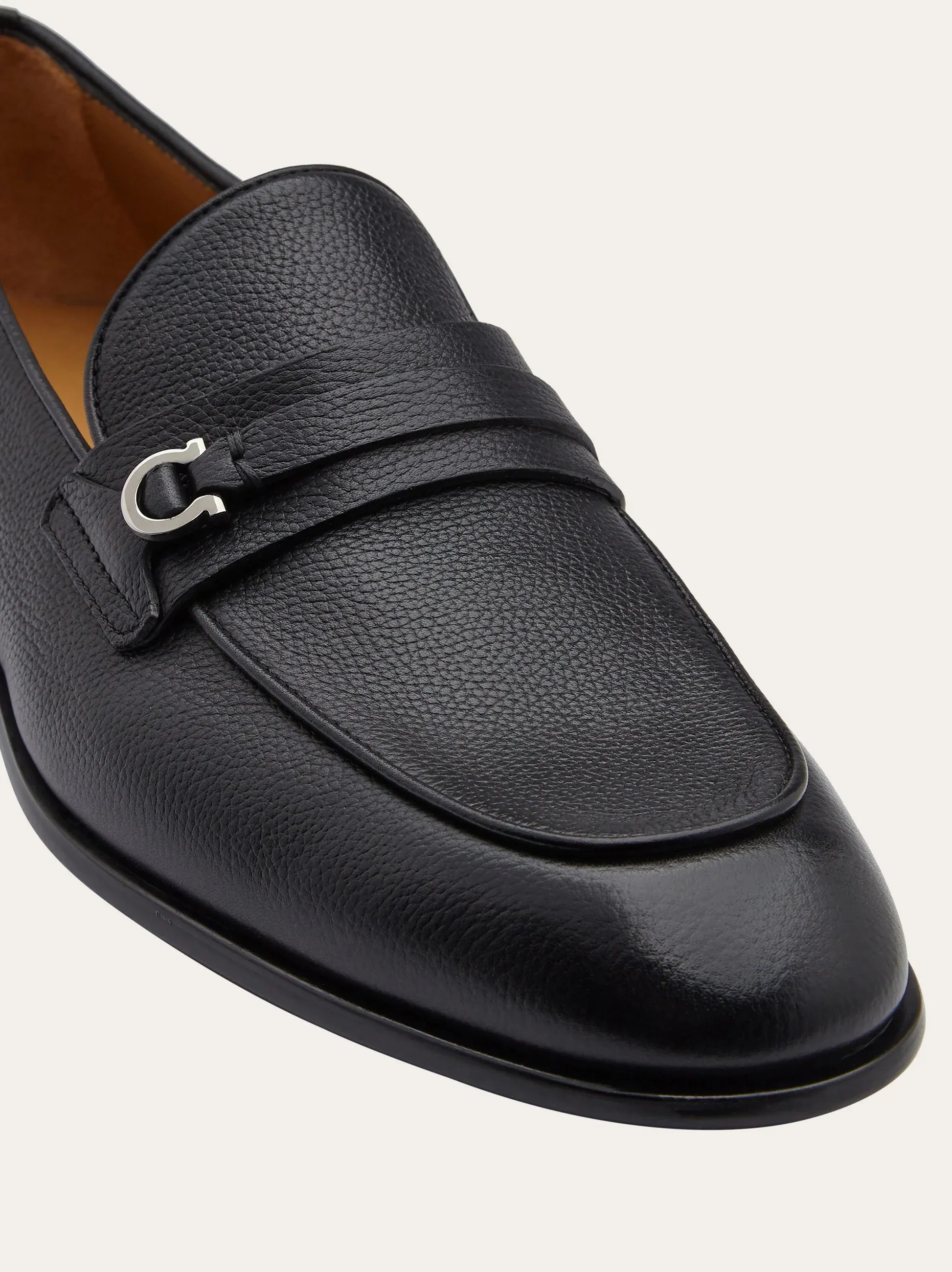 Desio in Black