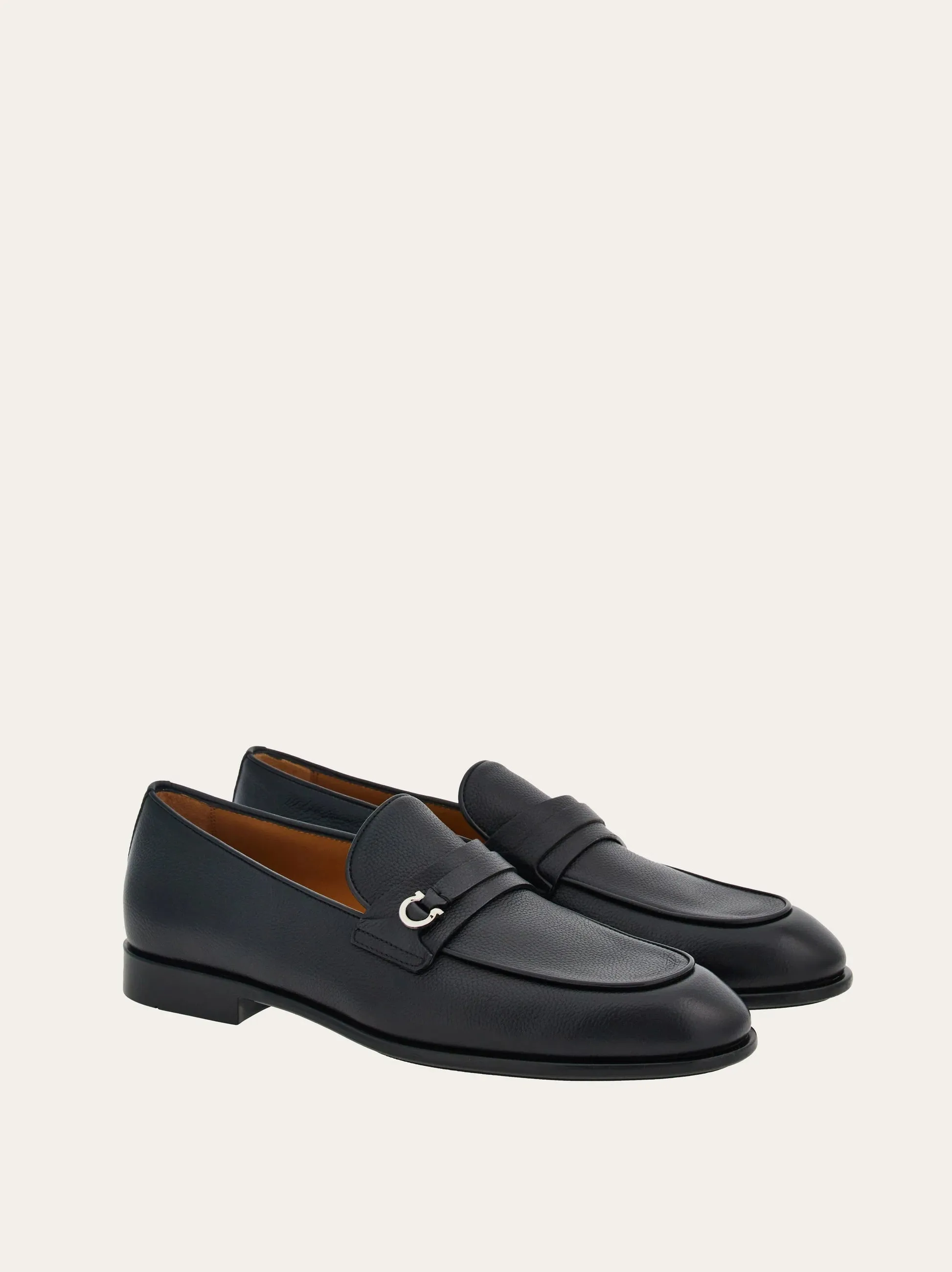 Desio in Black