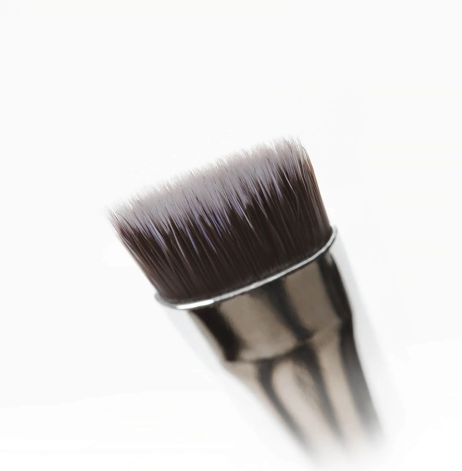 Flat Definer Brush Pearlescent White