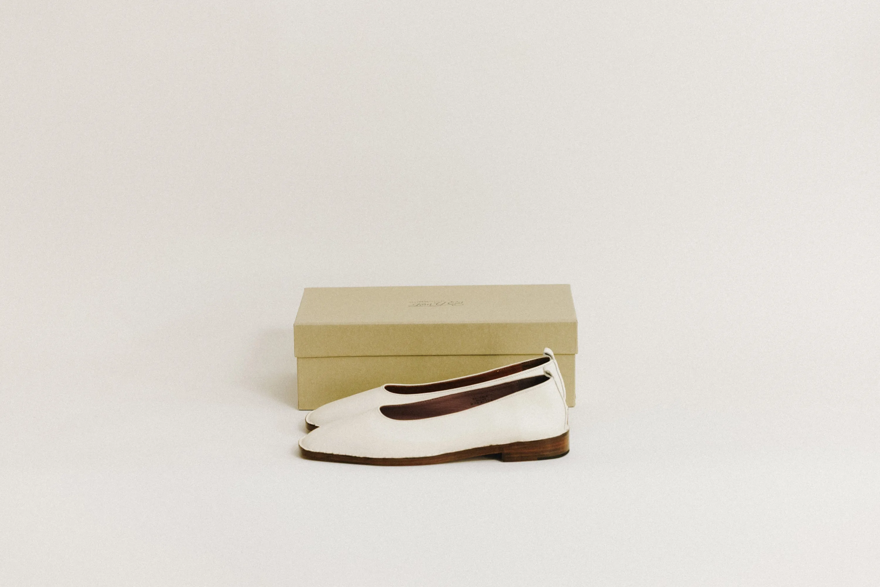 FLAT SABINE WHITE