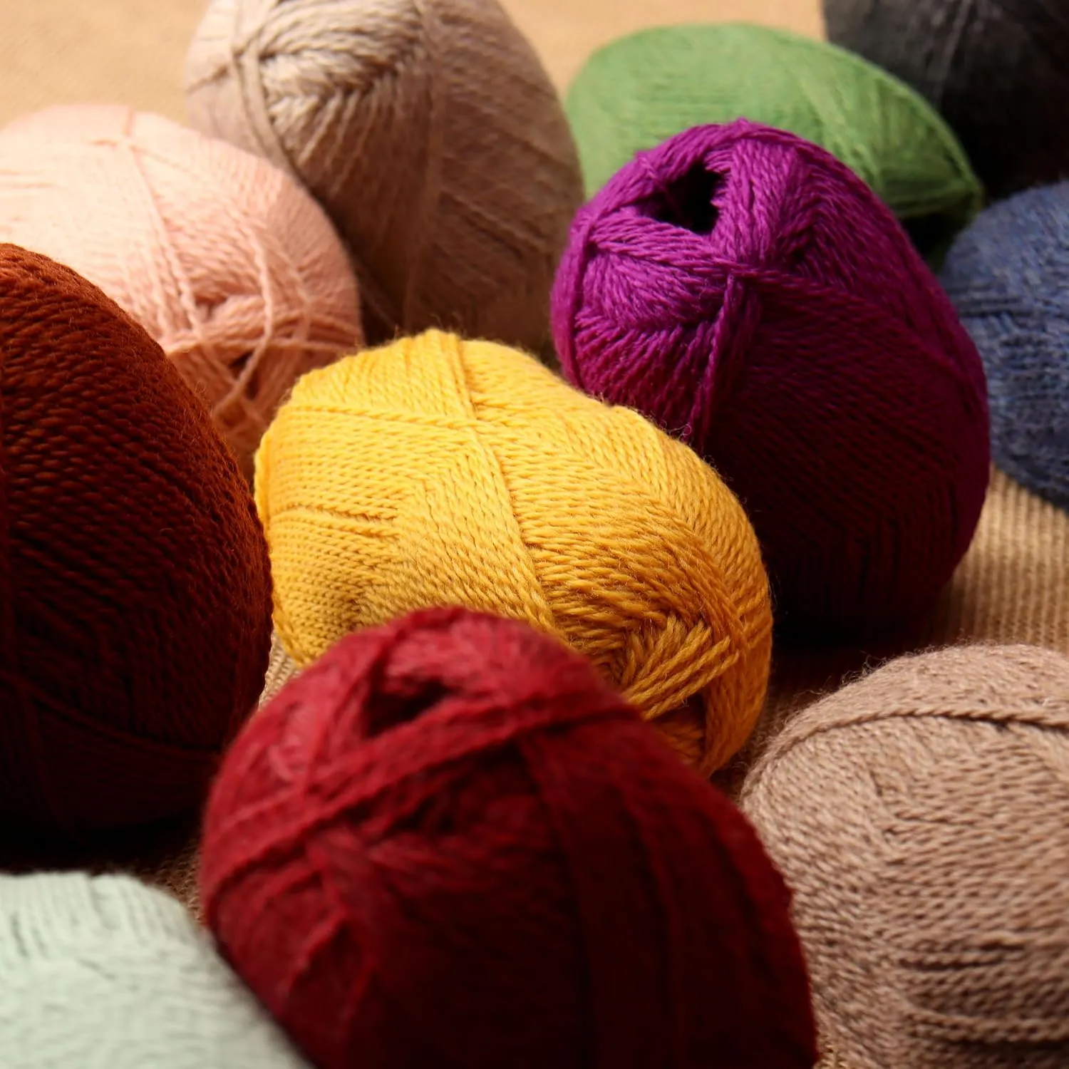 Highland Haven - 100% Highland Wool Yarn Set of 3 Skeins (150 Grams) Fingering Weight - Sourced Directly from Peru - Heavenly Soft and Perfect for Knitting and Crocheting (Fingering, Heather Oatmeal)