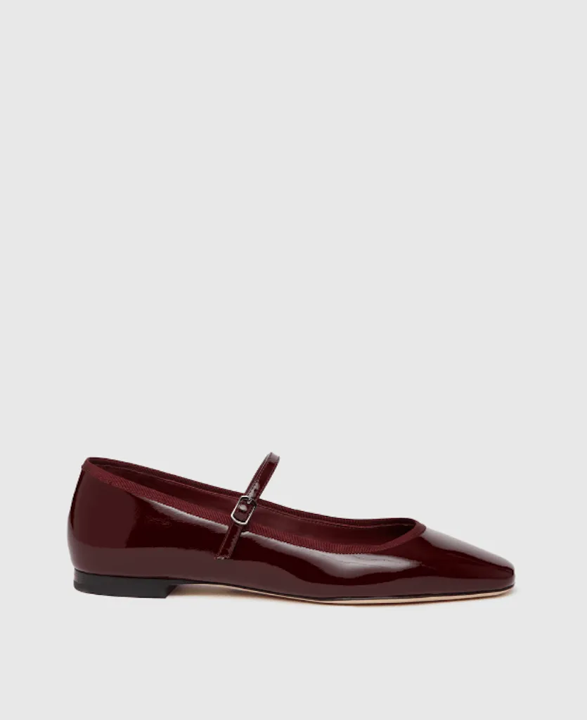 Jolie Flat