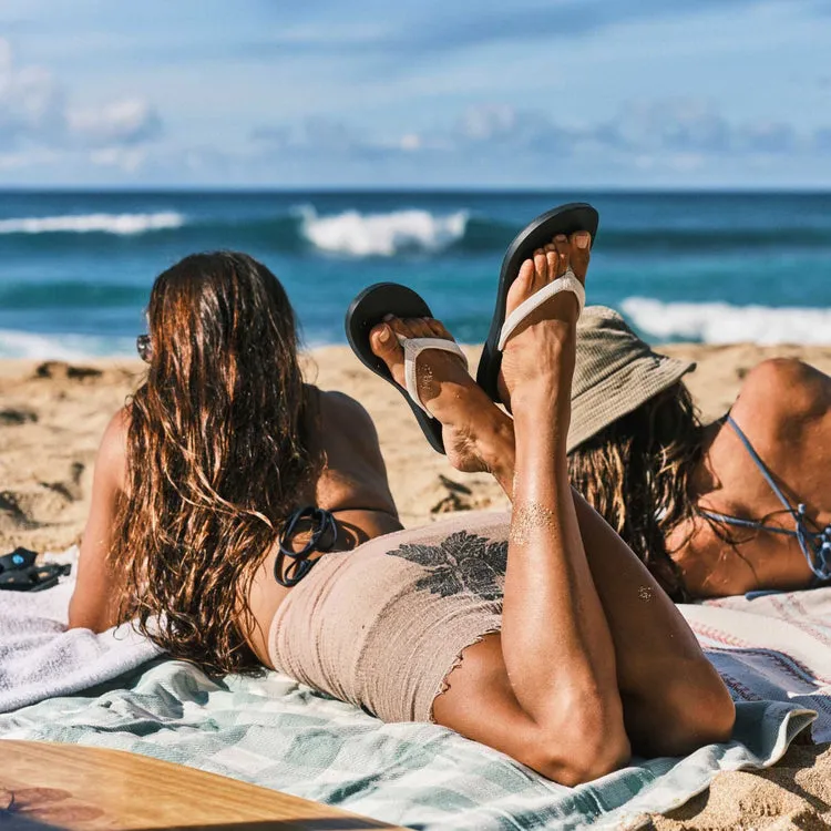 OluKai 'Uiki Sandal - Bright White/Lava Rock