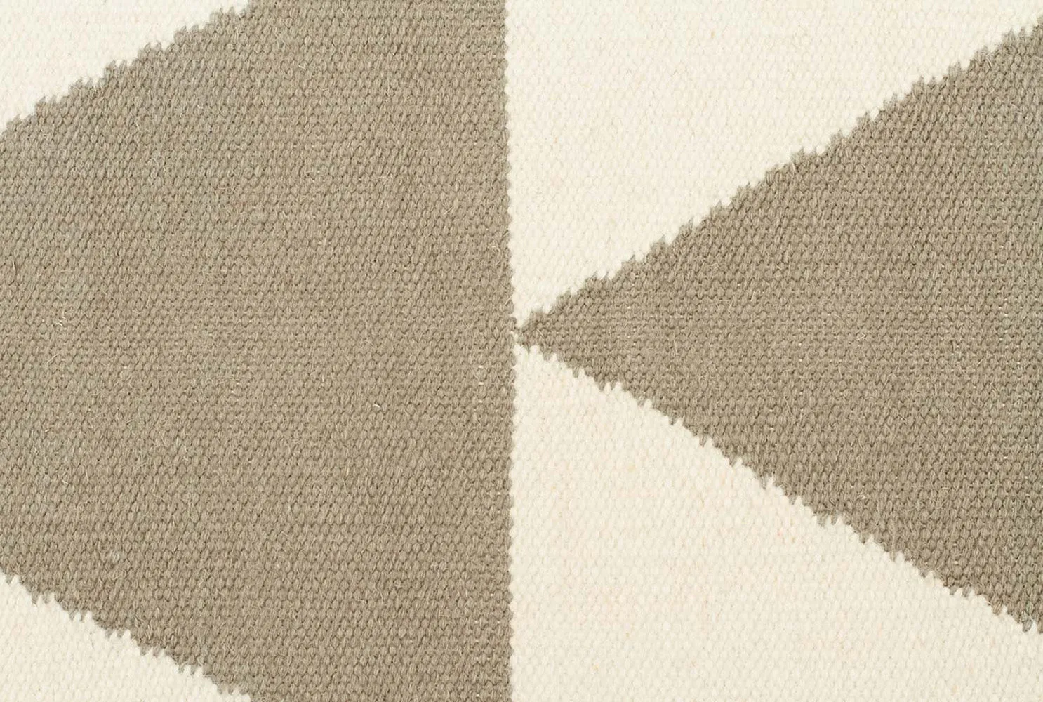 Pyramid Rug Flexible Weave Flat IoT-powered Grey
